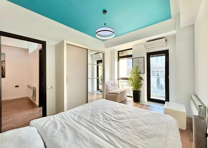City Center - Next To Holiday Inn -2Br Apartment