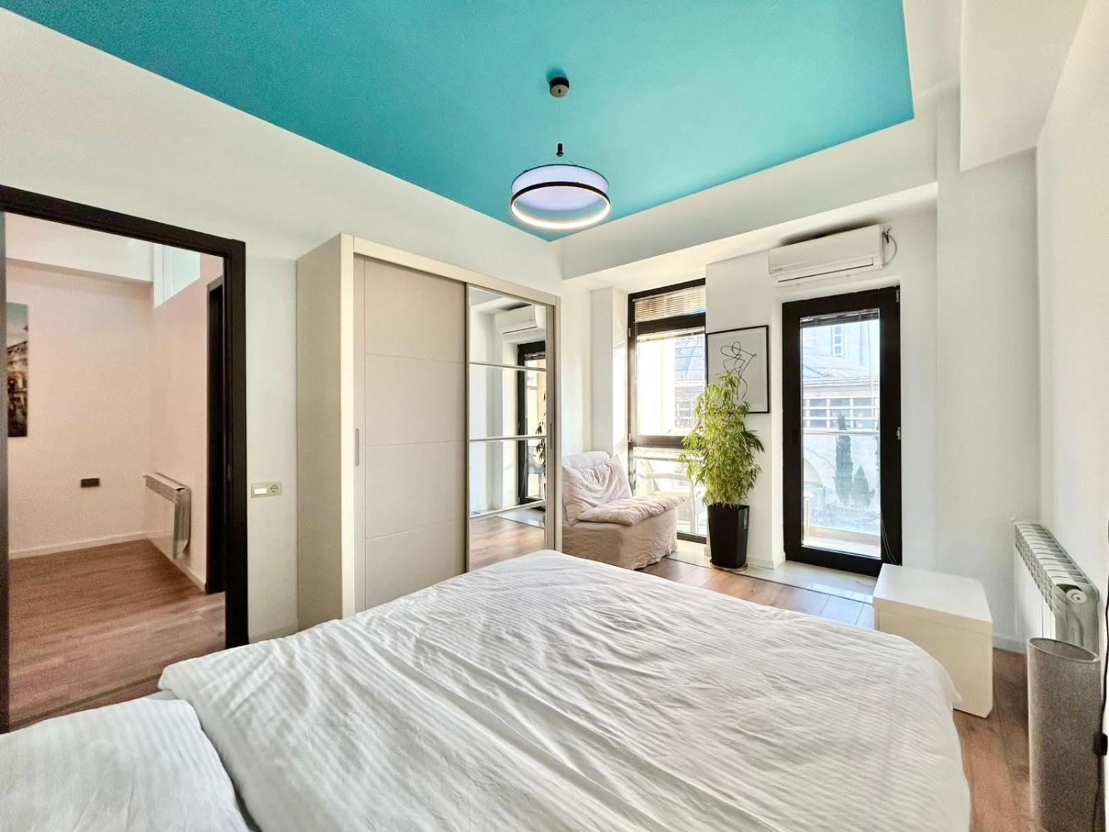 Center - Next To -2br Апартаменты Тбилиси