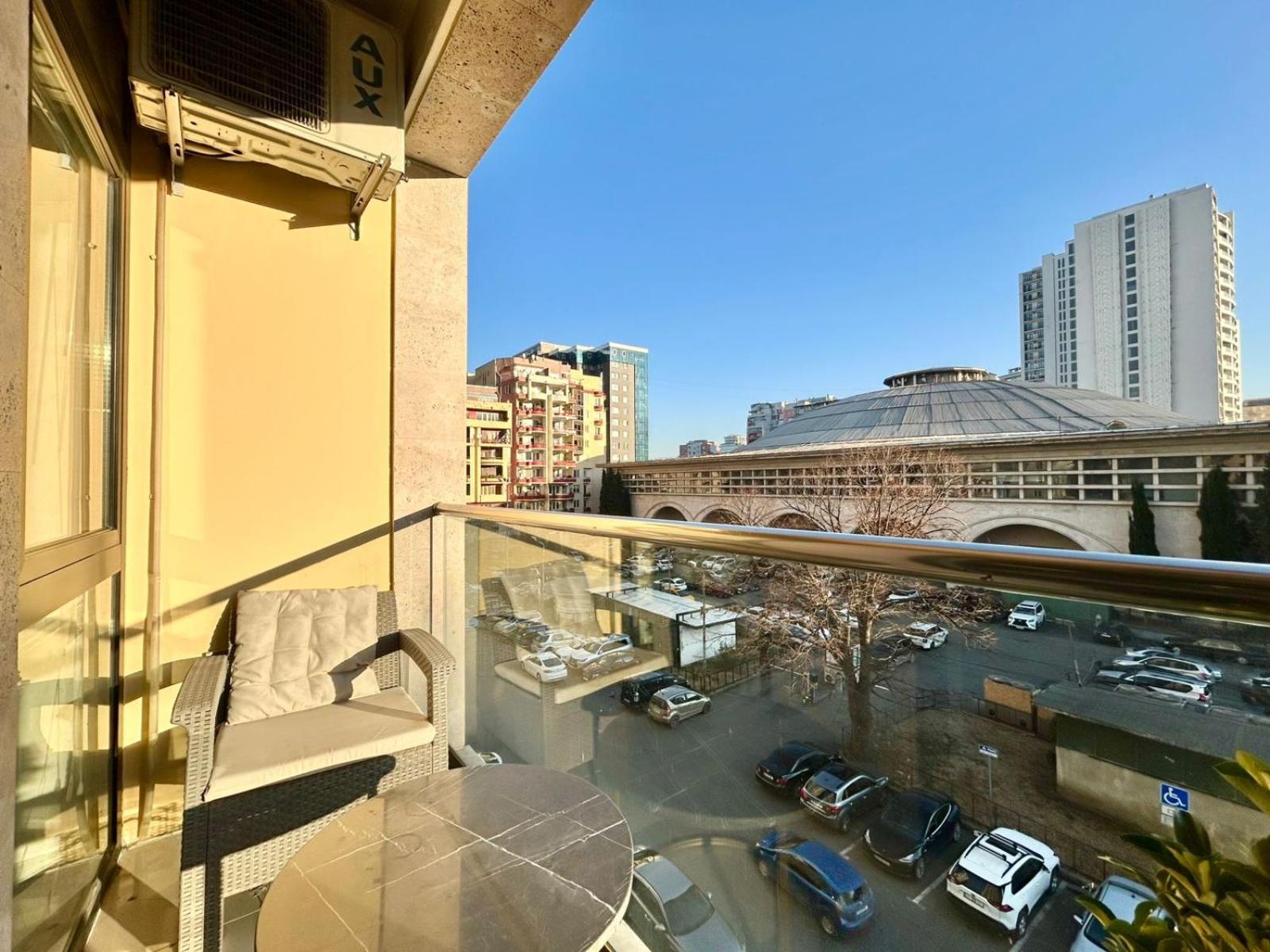 Center - Next To -2br Апартаменты Тбилиси