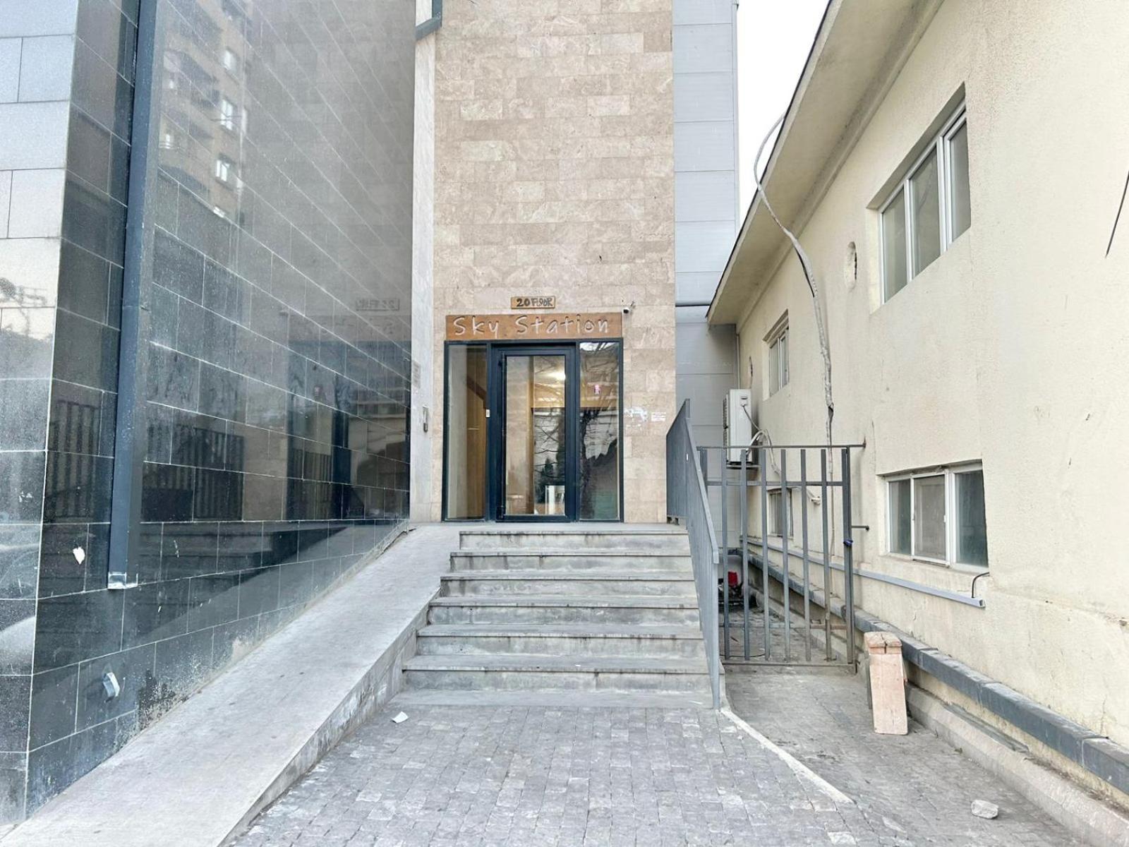 Center - Next To -2br *