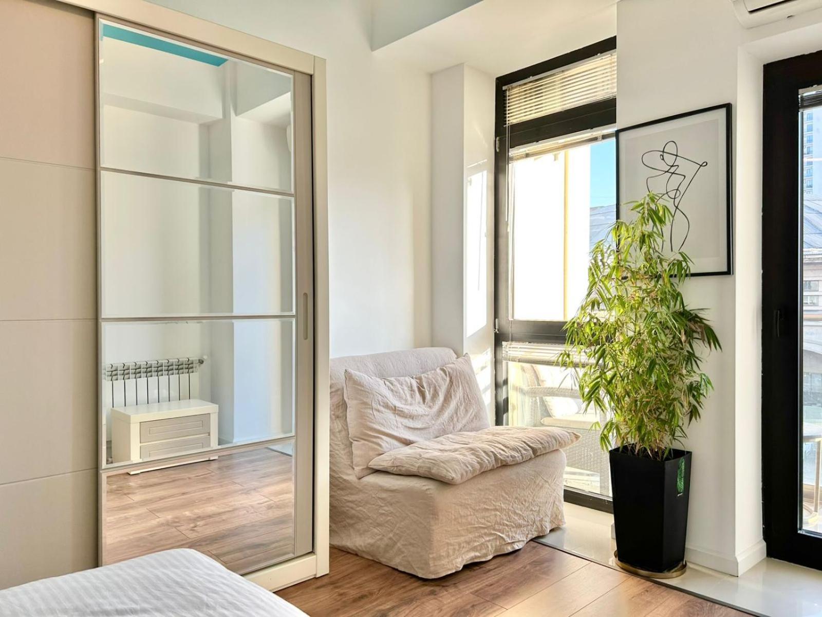 Center - Next To -2br *