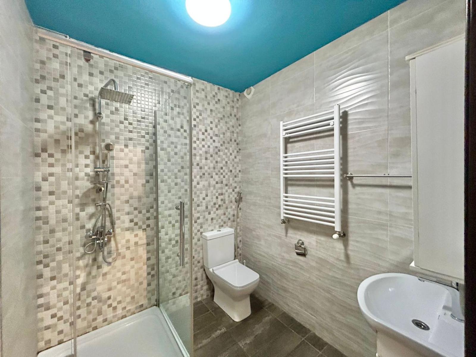 Center - Next To -2br