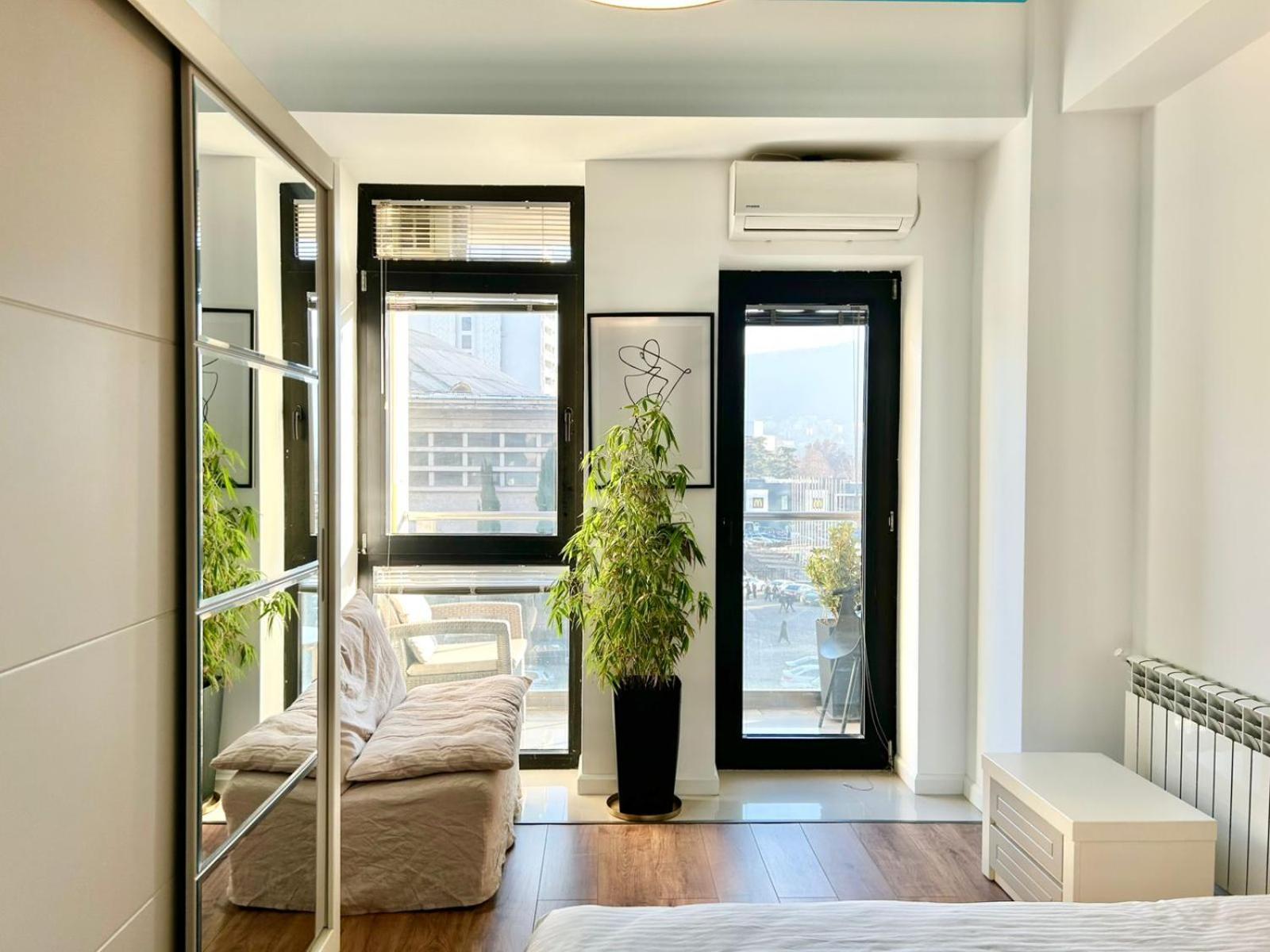 Center - Next To -2br Апартаменты Тбилиси