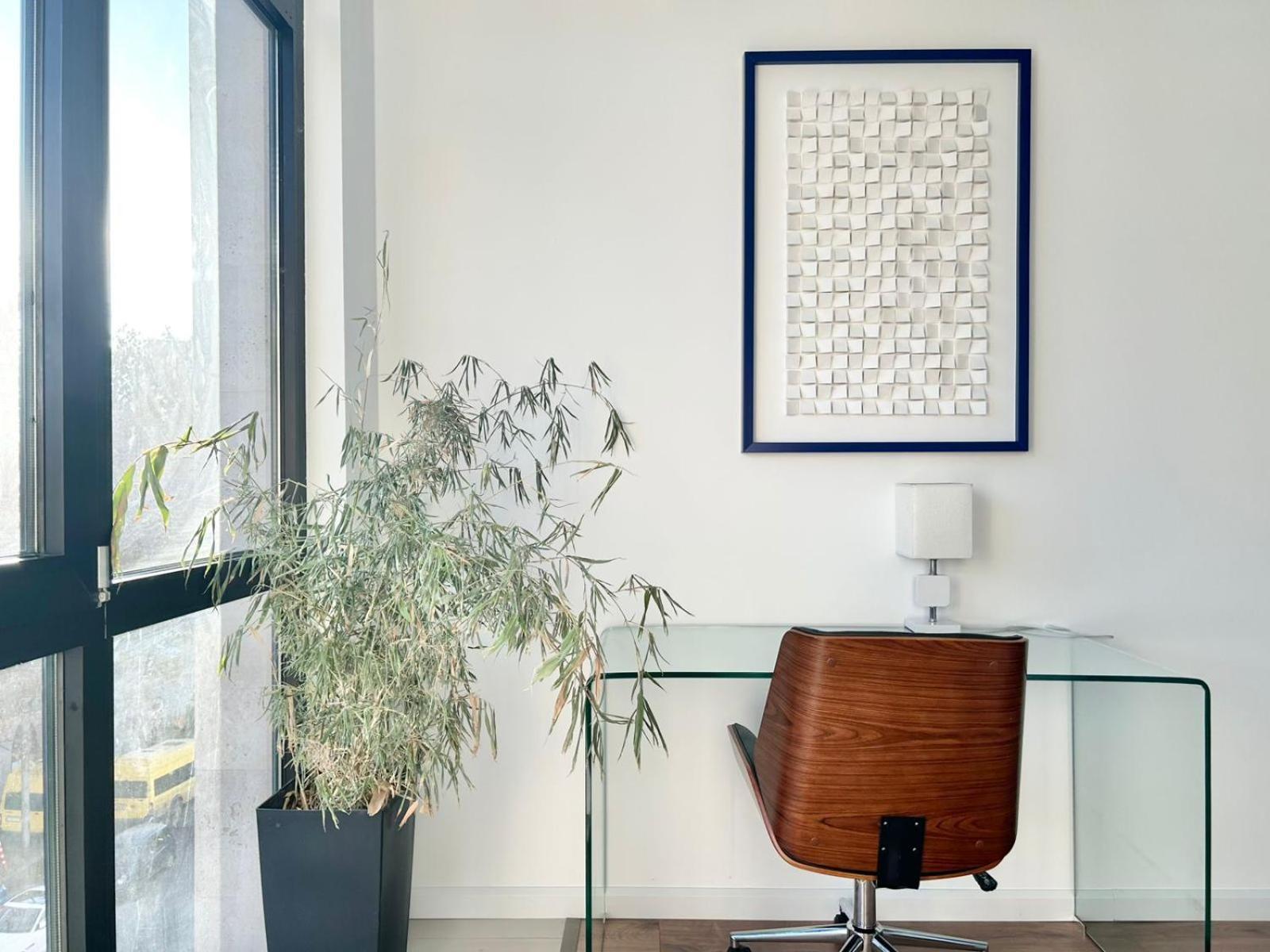 Center - Next To -2br