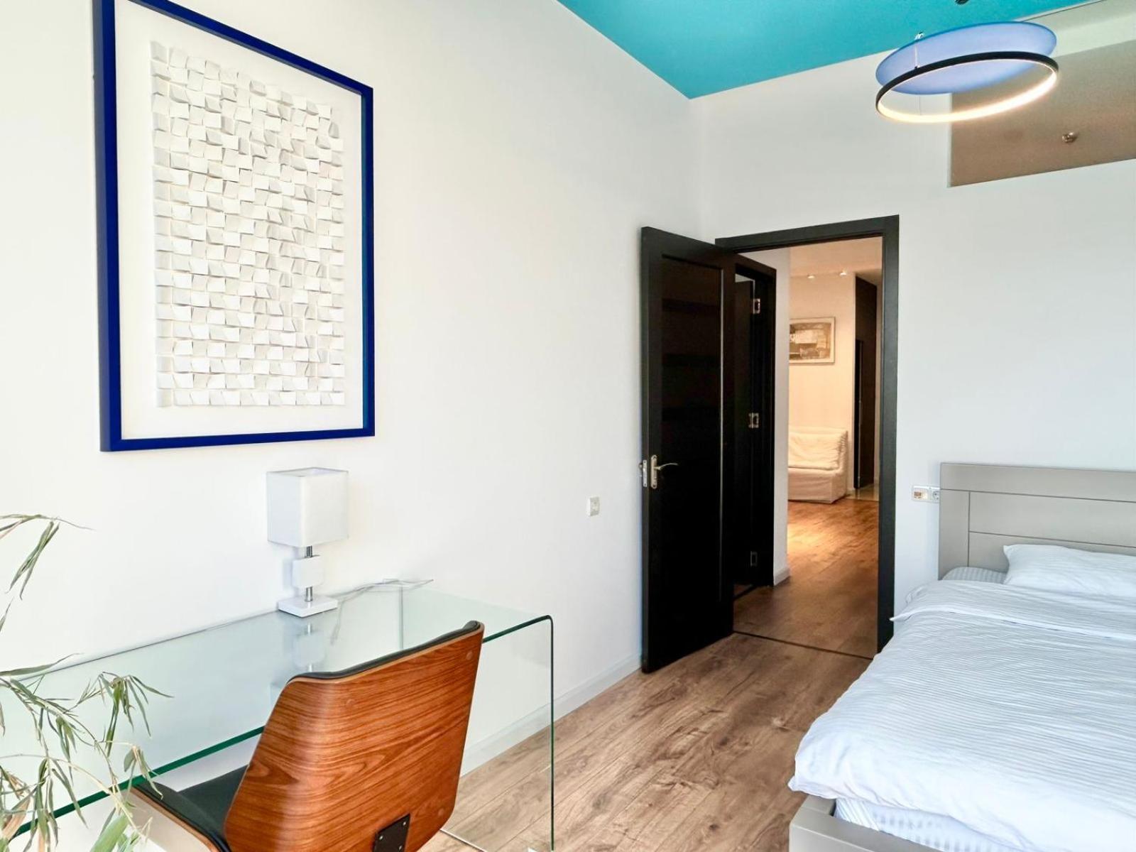 Center - Next To -2br * Тбилиси