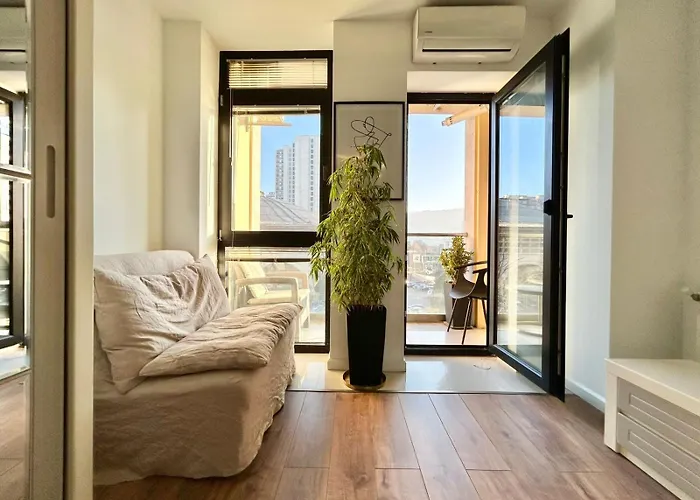 City Center - Next To Holiday Inn -2Br Apartment