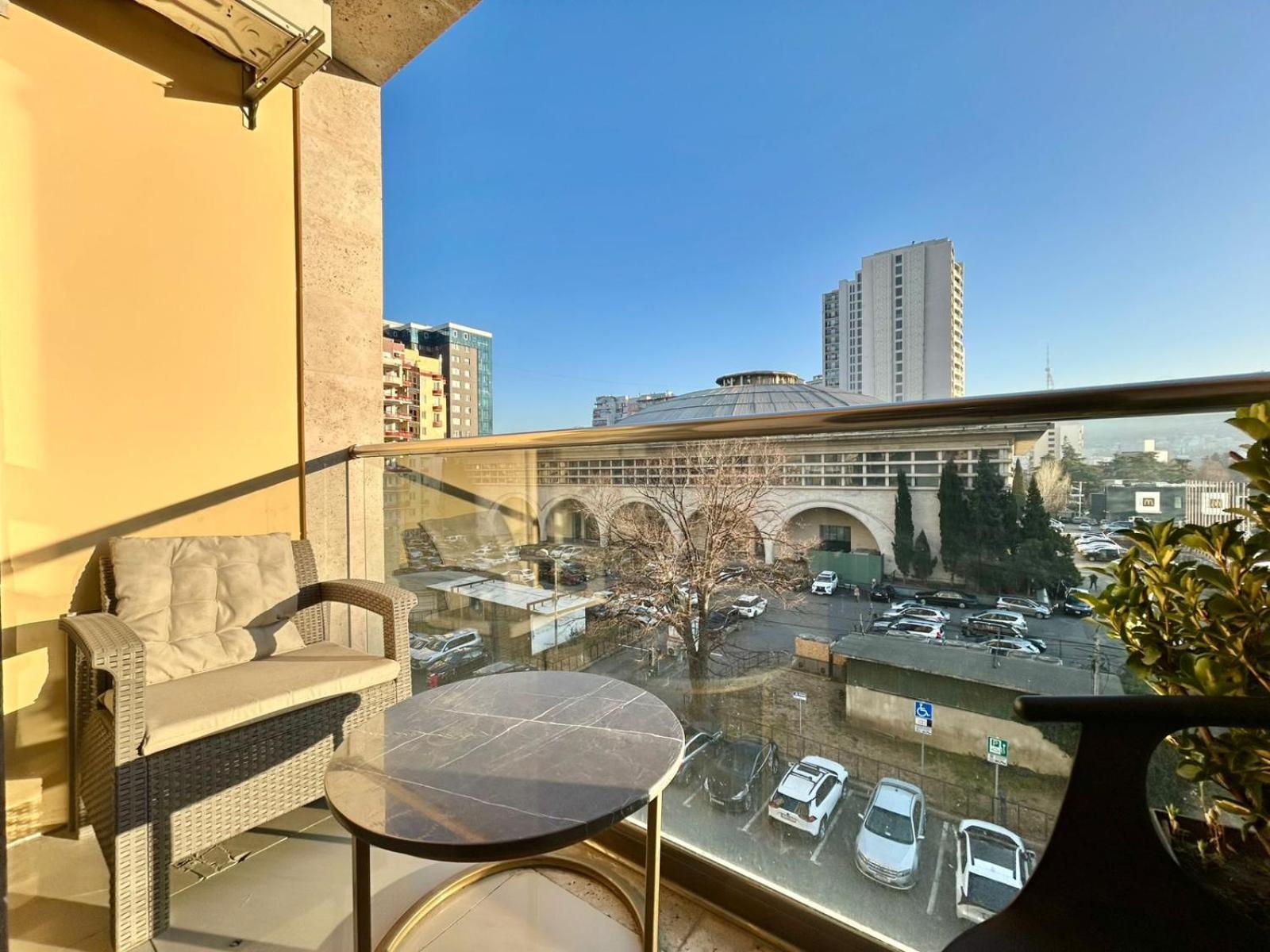 Center - Next To -2br