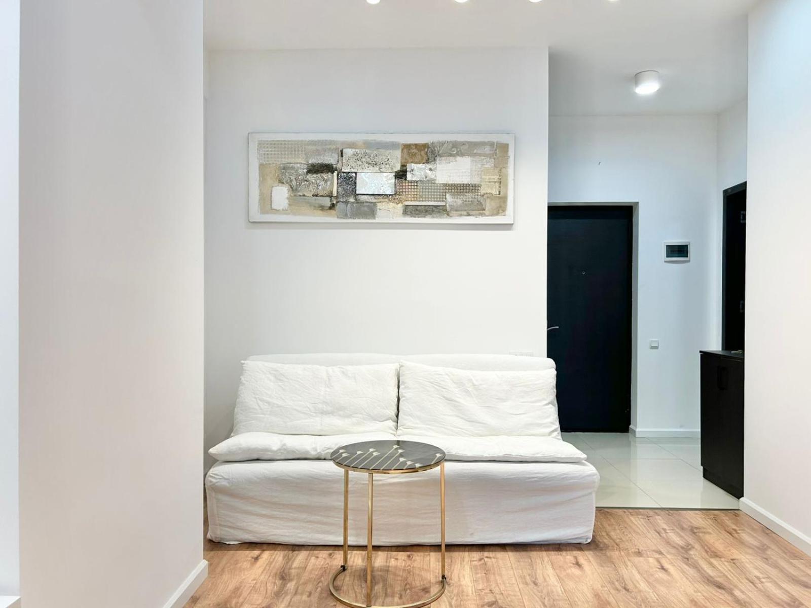 Center - Next To -2br Apartment